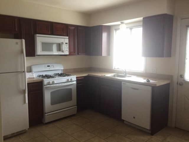 Building Photo - 748 Cove