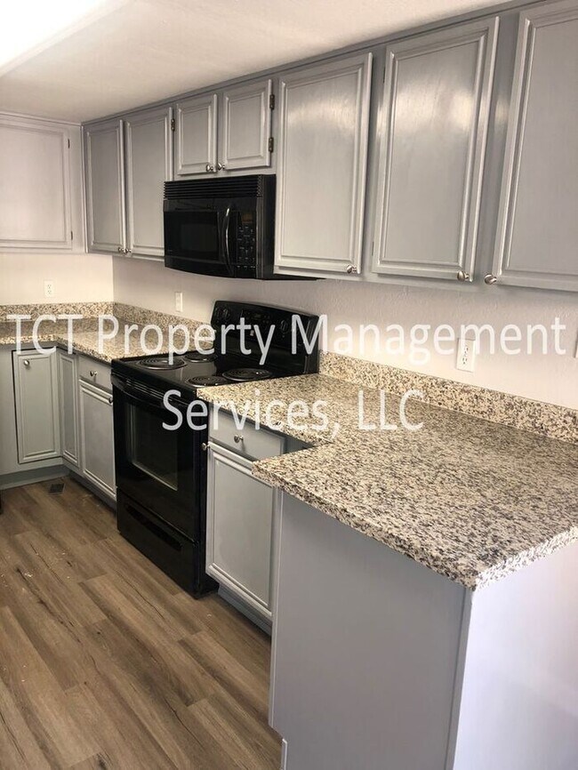 Foto del edificio - Beautiful Remodeled 4 Bedroom Home in Chan...