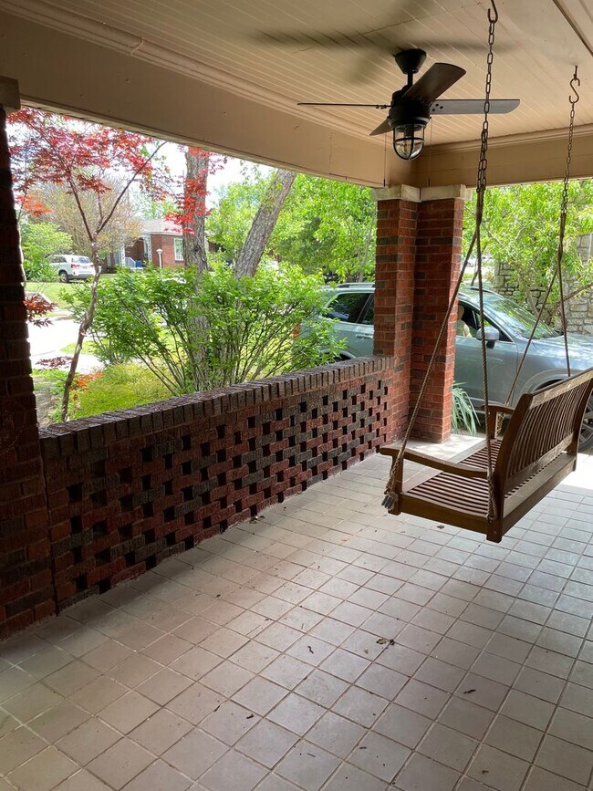Building Photo - Updated and Loved Bungalow in Prime Locati...