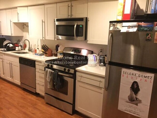Foto del edificio - Spacious 5 Bed Right Near Fenway Area Schools