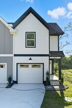 Building Photo - 103 Rayon Dr