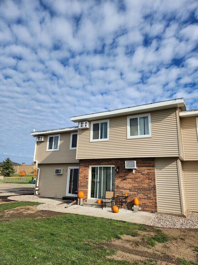 Arrowhead Apartments and Townhomes Apartments in La Crosse, WI