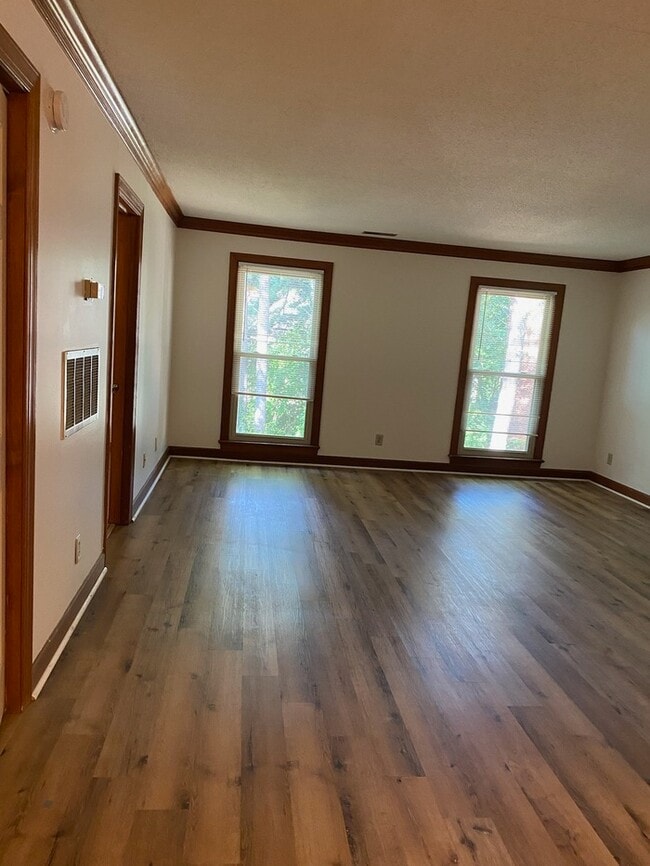 Building Photo - West Raleigh. Perfect for Roommates. Walk to NCSU! On Wolfline.