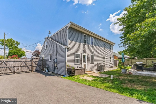 Photo - 14710 Featherstone Rd House