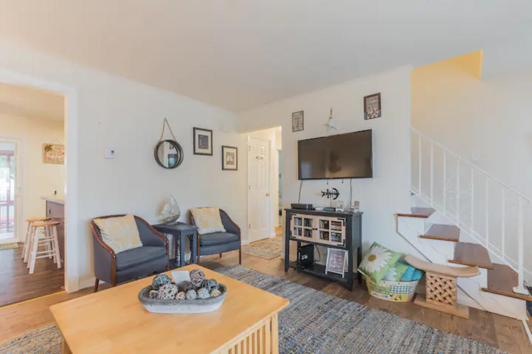 Primary Photo - 525 Risley Rd
