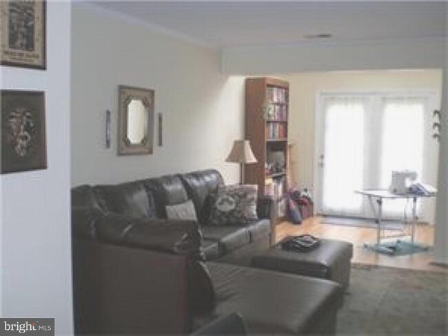 Building Photo - 343 Leedom Way