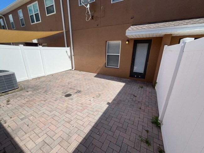 Building Photo - 11816 Great Commission Way