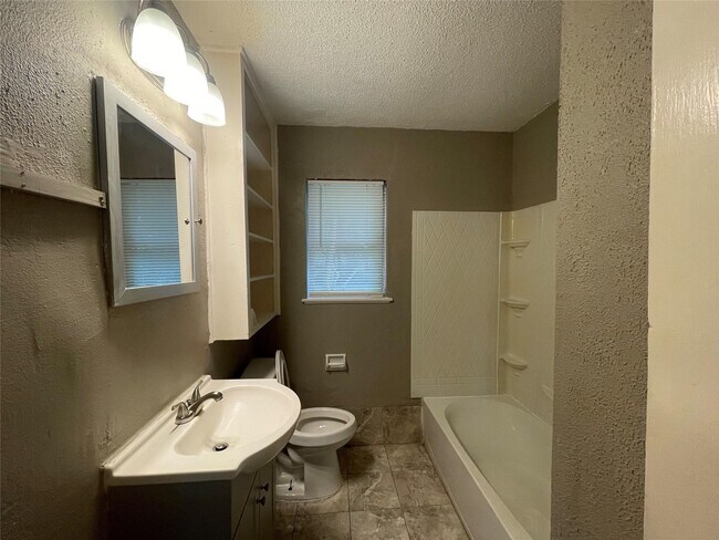 Foto del edificio - 5314 Dewberry St