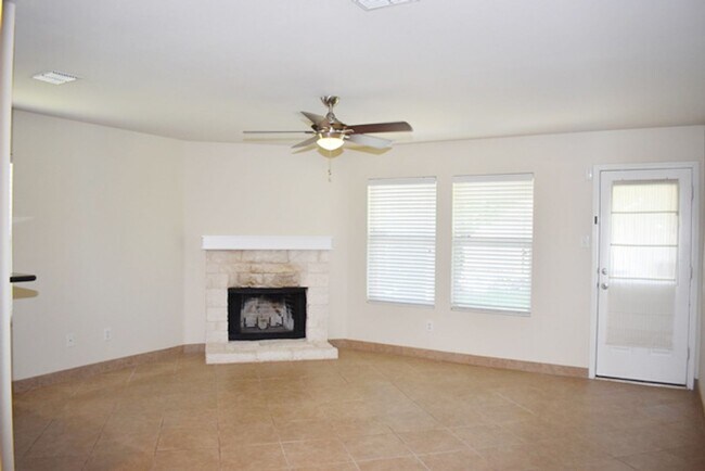Building Photo - GREAT 3-2-2 in N. Ft Worth, desirable Kell...