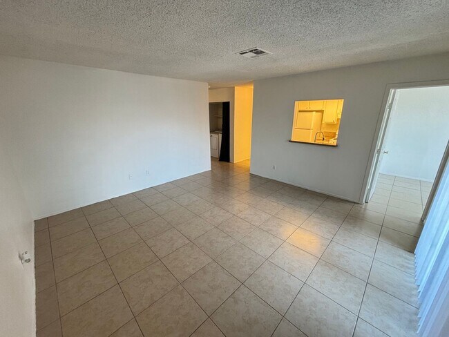 Foto del edificio - 4590 Carriage Park Dr
