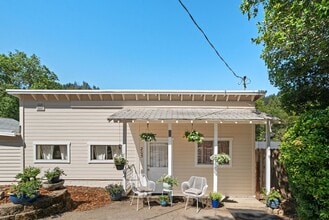 Building Photo - 207-207 Apple Knoll