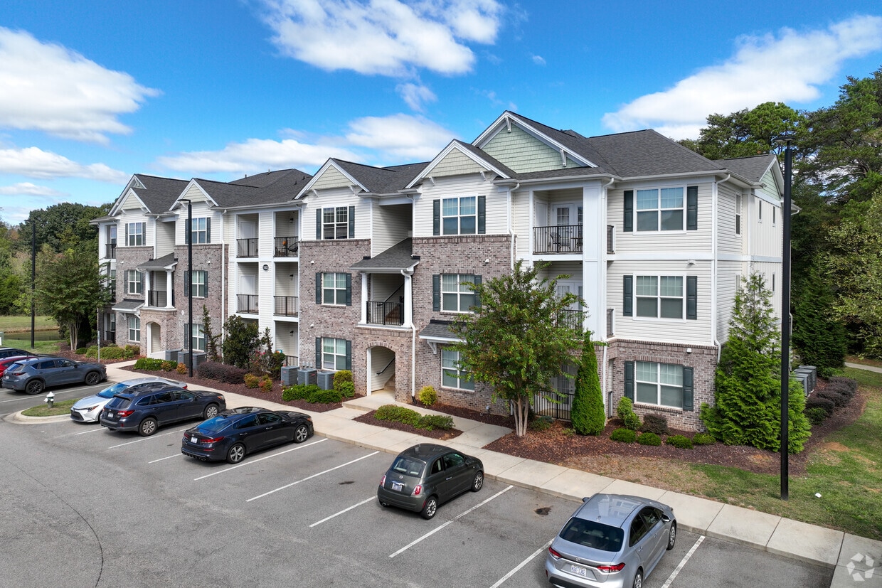 Fairway Village at Stoney Creek Apartments in Whitsett NC - Fairway Village at Stoney Creek Apts
