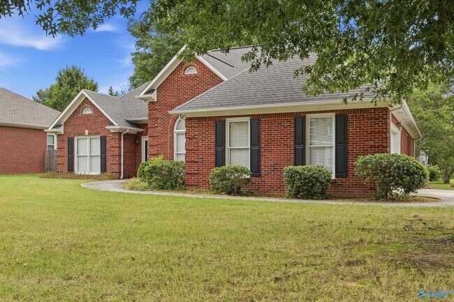 Foto del edificio - 210 Pebble Brook Dr