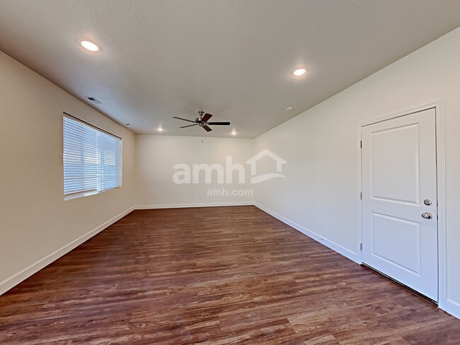 Foto del edificio - 1273 E White St