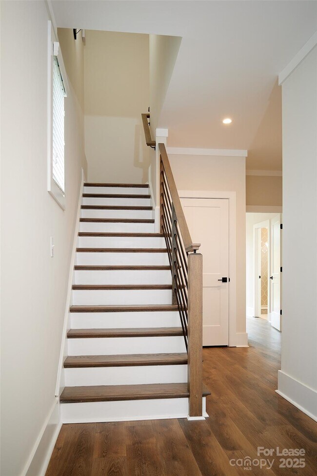 Foto del edificio - 1302 E 10th St