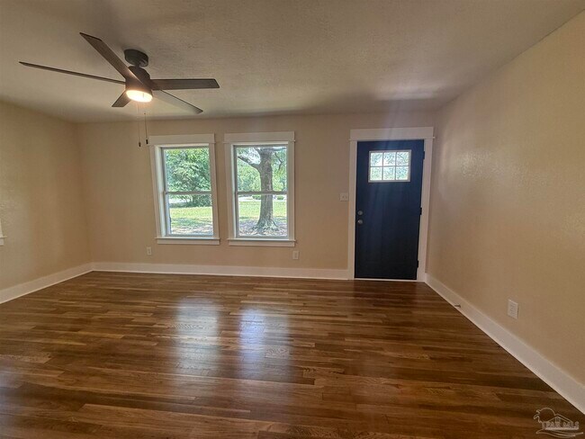 Foto del edificio - 5837 Berryhill Rd