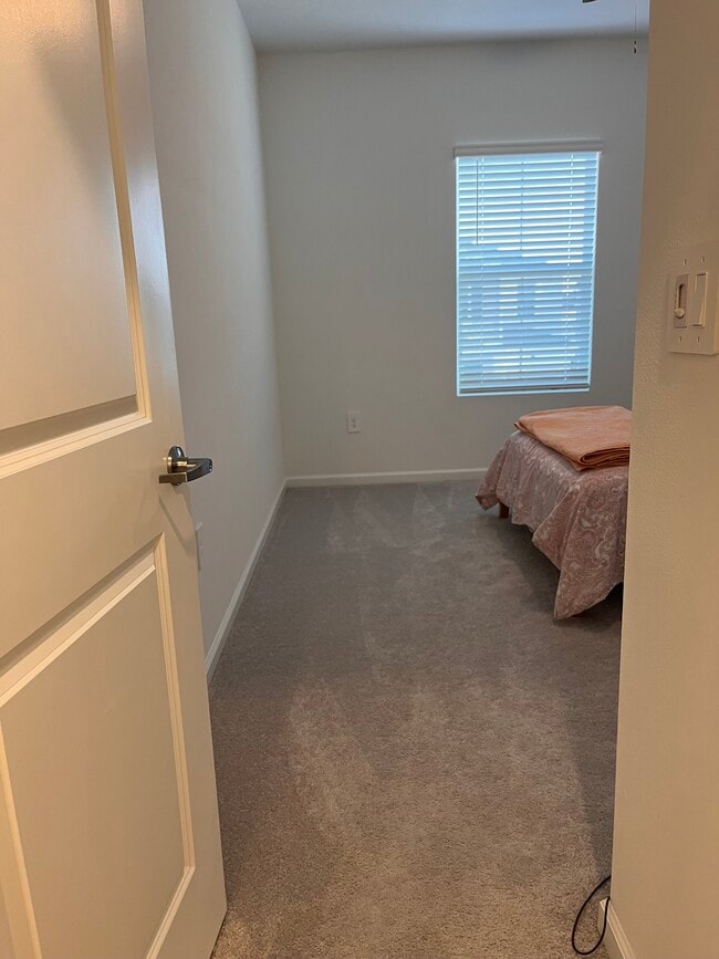 Building Photo - 2926 Savoir Ave