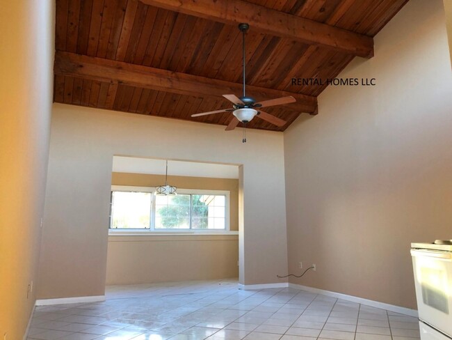 Building Photo - Beautiful Condo with a Water View in Altam...