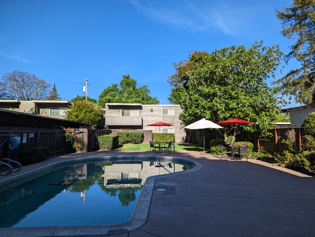 Building Photo - 1044 Rivara Rd