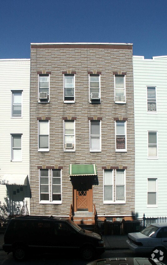 Primary Photo - 60 Diamond St