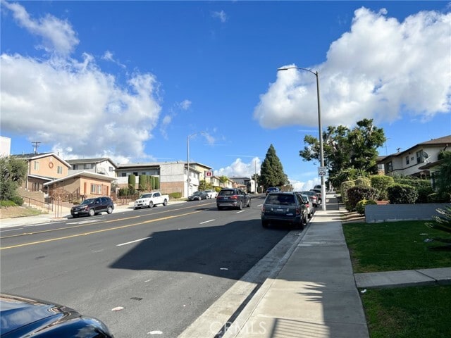 Building Photo - 925 Centinela Ave