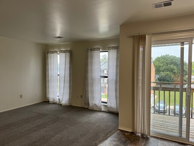 Foto del edificio - 1001 White Oak Rd