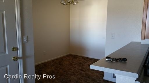Building Photo - 450 Willow Way