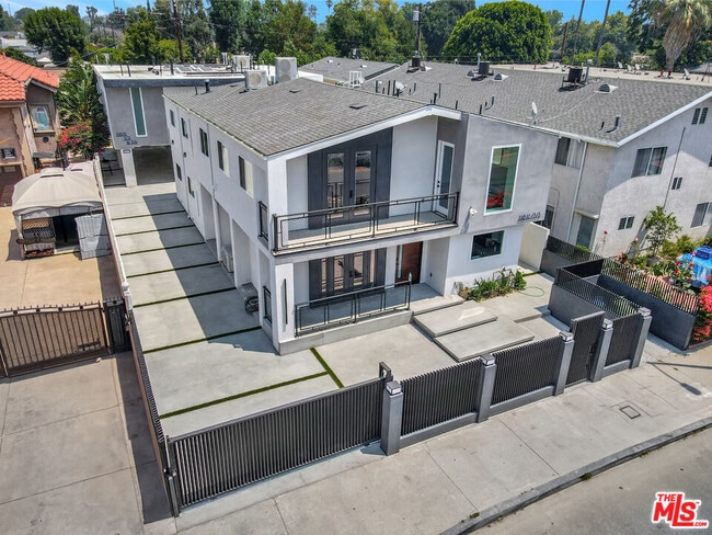 Foto del edificio - 11611 Burbank Blvd