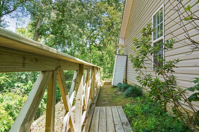 Building Photo - 2032 Buckhaven Way