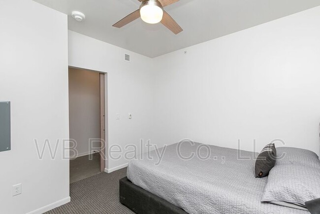 Building Photo - 315 5th St