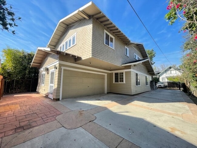 Building Photo - 1614 Lyndon
