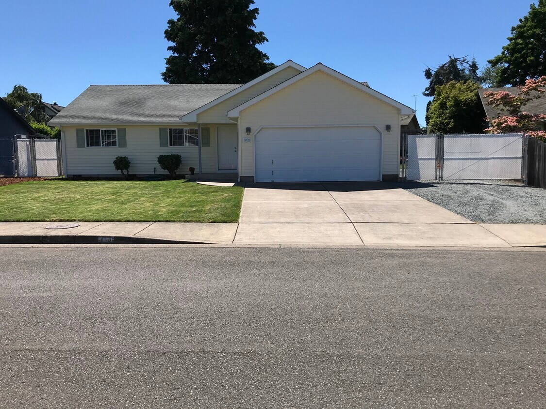 Foto principal - 1090 Cedar Ct
