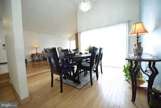 Foto del edificio - 121 Wrightwood Pl