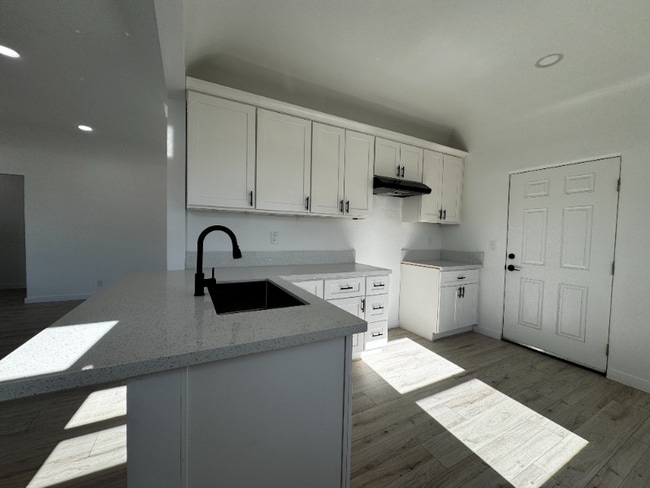Building Photo - 123 Linda Vista Dr