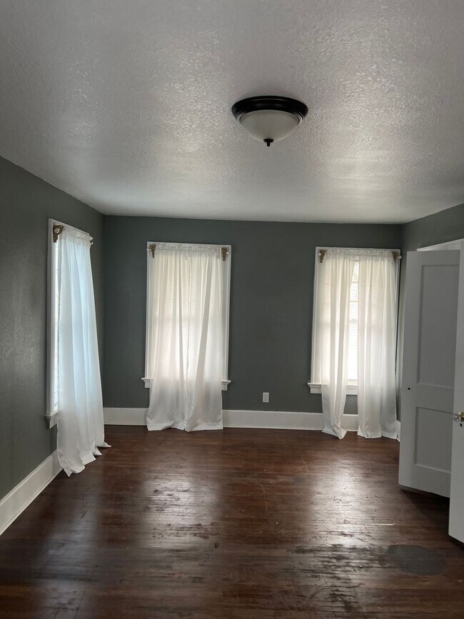 Foto del edificio - Beautiful Three-Bedroom House in the Old W...