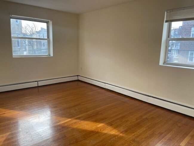 Foto del edificio - Clean , Modern and very spacious 1bed.  Dishwasher, Laundry, parking Ava, 1 Free month