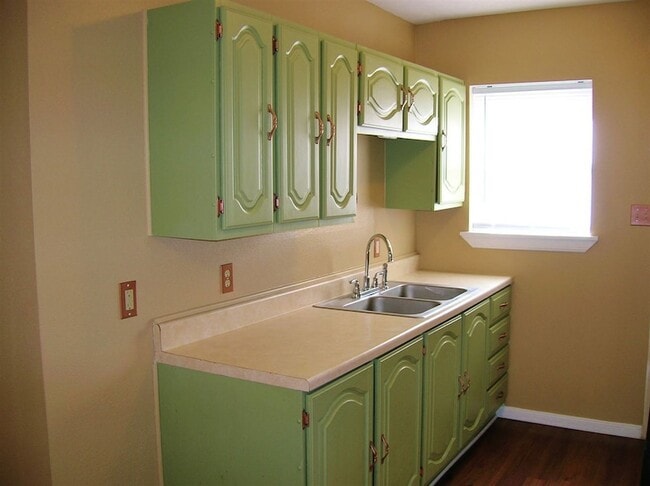 Building Photo - 802 Vanderveer