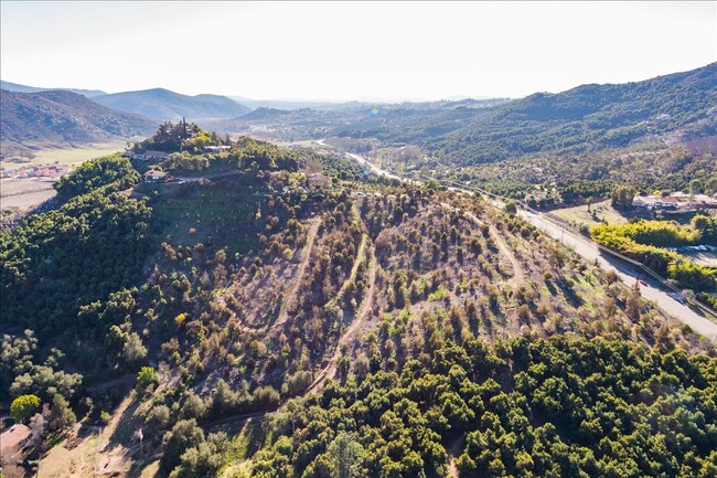 Foto del edificio - 1650 Cloverdale Rd