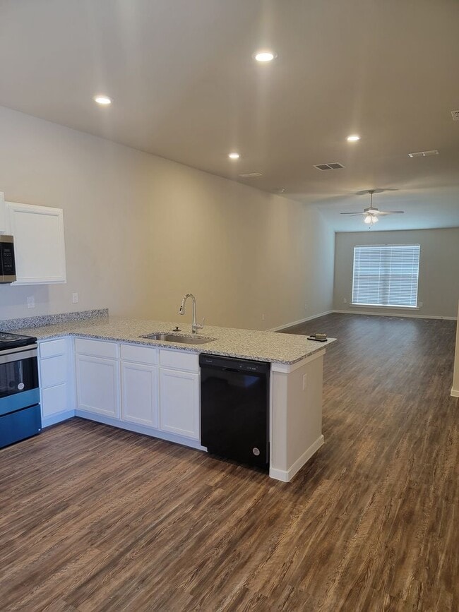 Building Photo - 2125 N Jayton Ave