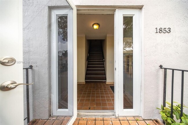 Foto del edificio - 1853 SW 17th St