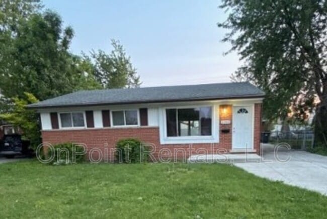 Photo - 32448 Birchwood St House