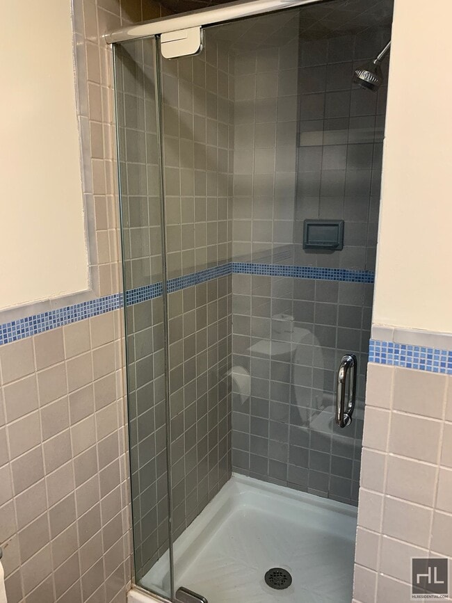Building Photo - GETTYSBURG STREET INCREDIBLE 2 Bedroom - N...