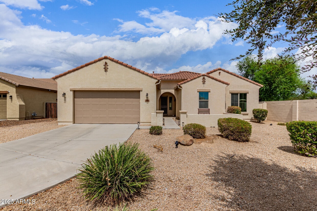 Foto principal - 16158 W Coronado Rd