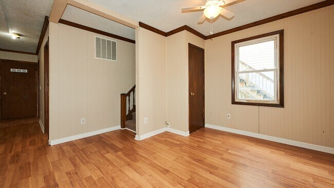 Foto del edificio - Coming Soon:   2BR, 1 1/2BA duplex