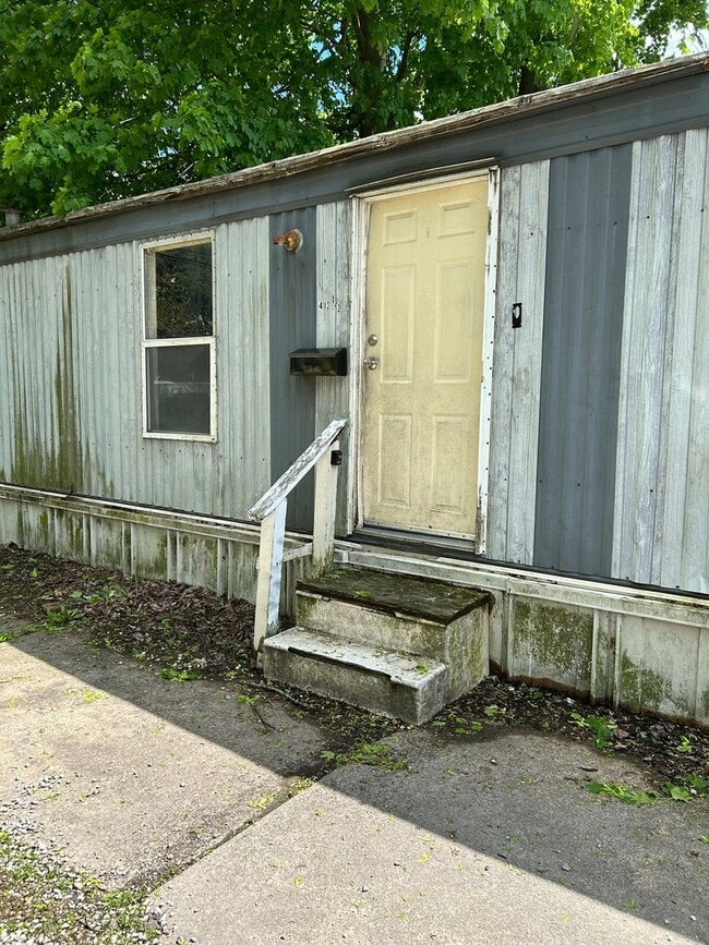 Building Photo - 413 1/2 Spink St