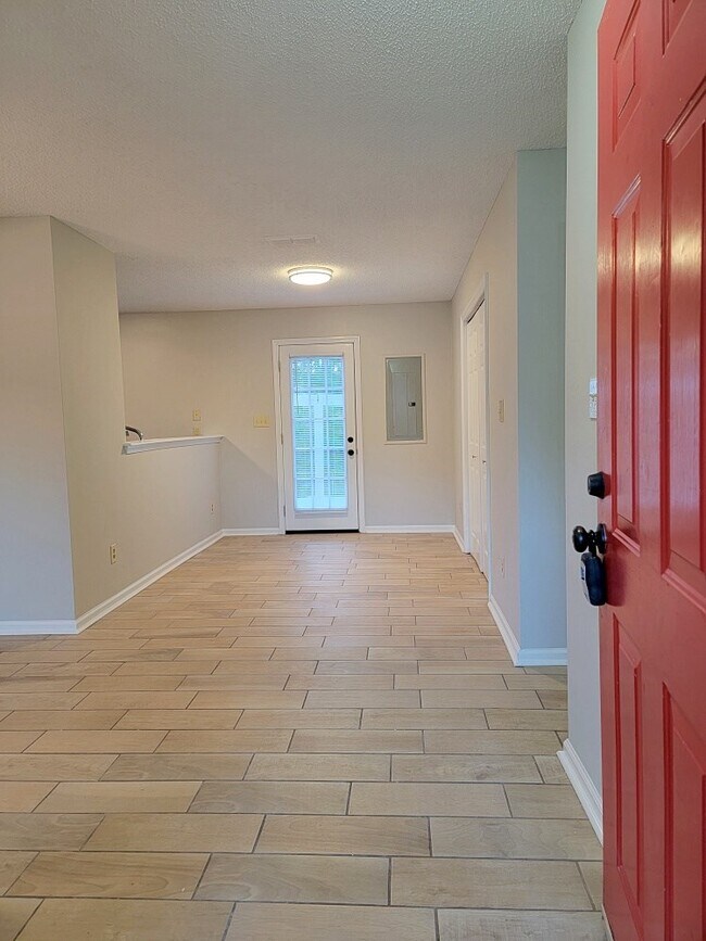 Building Photo - 164 Senah Dr