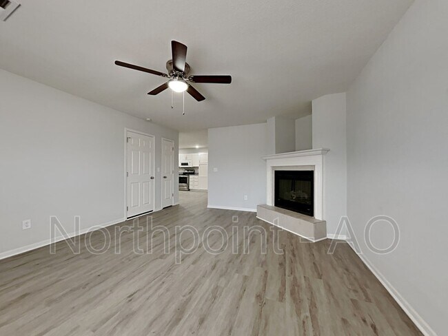 Building Photo - 408 NW Woodbury Dr