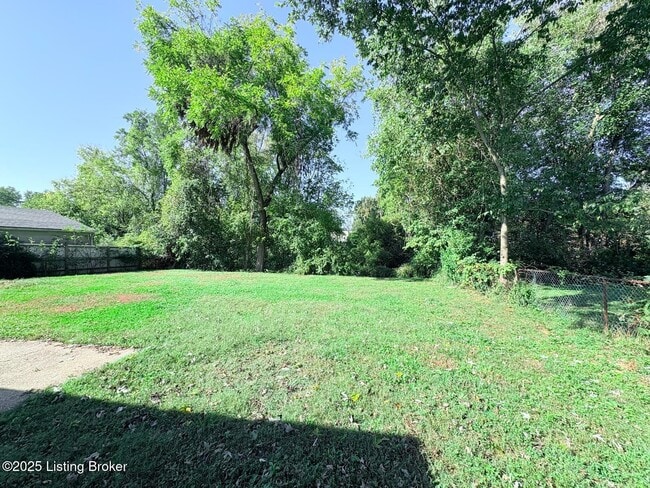 Building Photo - 10806 Milwaukee Way