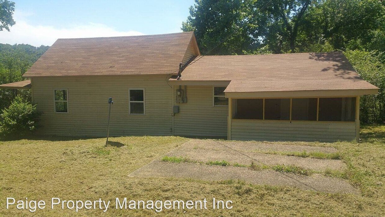 Primary Photo - 3 br, 1 bath House - 112 South Place