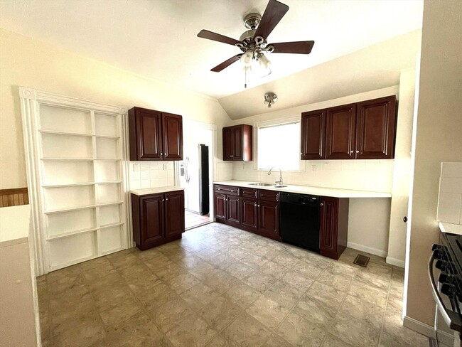 Foto del edificio - 202 Corey Rd